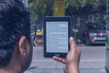 Amazon Kindle Paperwhite (10th gen) Review - Should you buy it? - Smartprix  Bytes